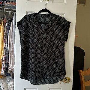 Black & White Pleione Short Sleeve Blouse